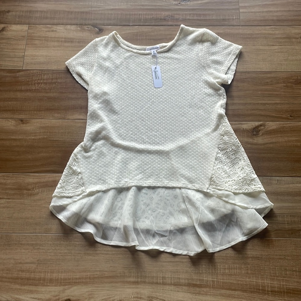 NEW WITH TAGS Ivory Eye Shadow Knit Short Sleeve Top